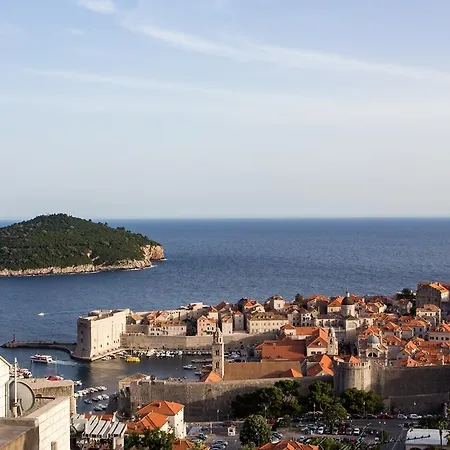 아파트먼트 테오 아파트 *