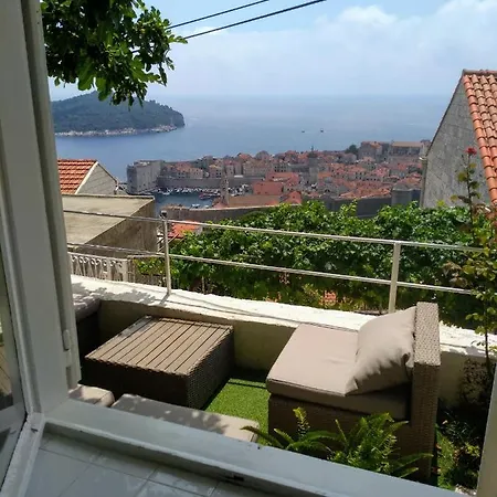 아파트먼트 테오 아파트 *